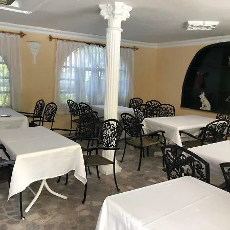 Kromer Garden Hotel 3*