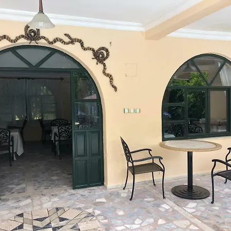 Kromer Garden Hotel 3*