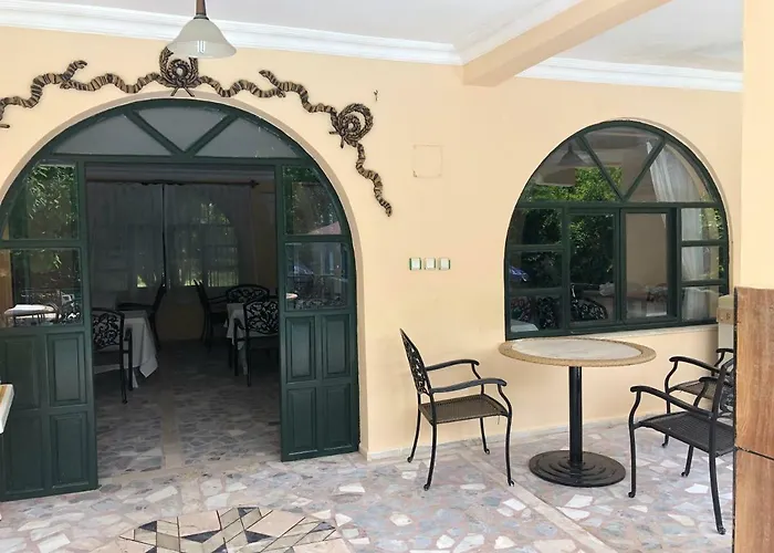 Kromer Garden Hotel 3*