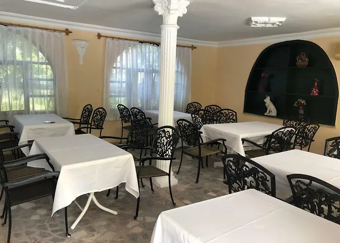 Kromer Garden Hotel 3*